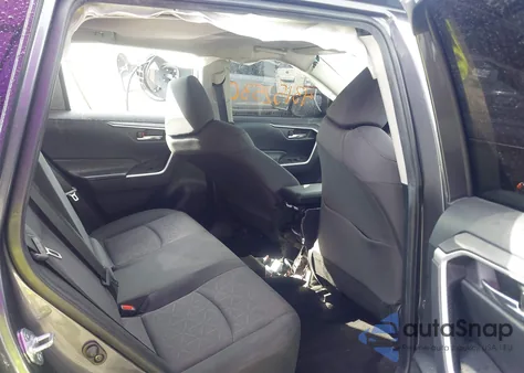 2019 Toyota Rav4 Xle z USA, uszkodzony, nr VIN JTMP1RFV9KJ008663